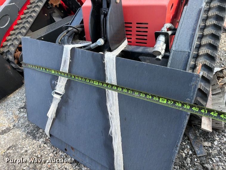 image for item NC9954 2024 Erie Industries SCL850 compact utility loader