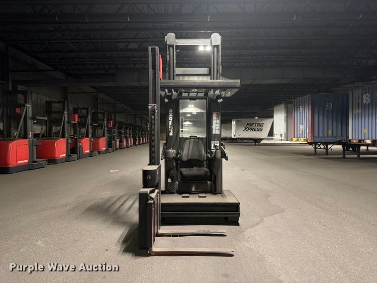 image for item NF9617 2005 Raymond SA-CSR30T swing carriage forklift