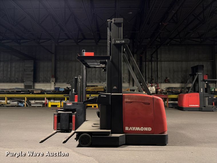 image for item NF9617 2005 Raymond SA-CSR30T swing carriage forklift