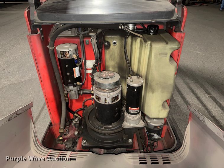 image for item NF9617 2005 Raymond SA-CSR30T swing carriage forklift