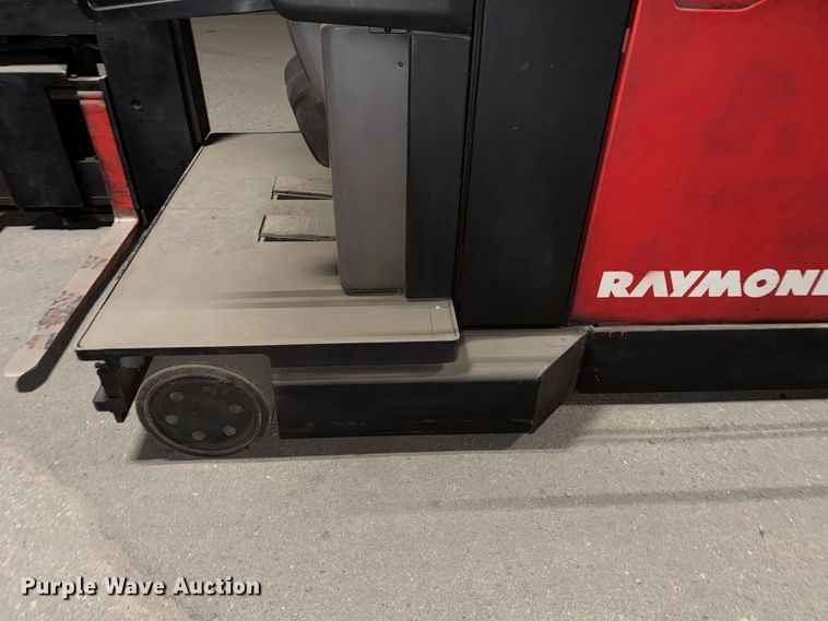 image for item NF9617 2005 Raymond SA-CSR30T swing carriage forklift