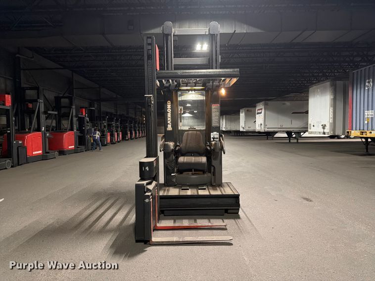 image for item NF9620 2004 Raymond SA-CSR30T swing carriage forklift