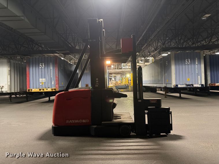 image for item NF9620 2004 Raymond SA-CSR30T swing carriage forklift