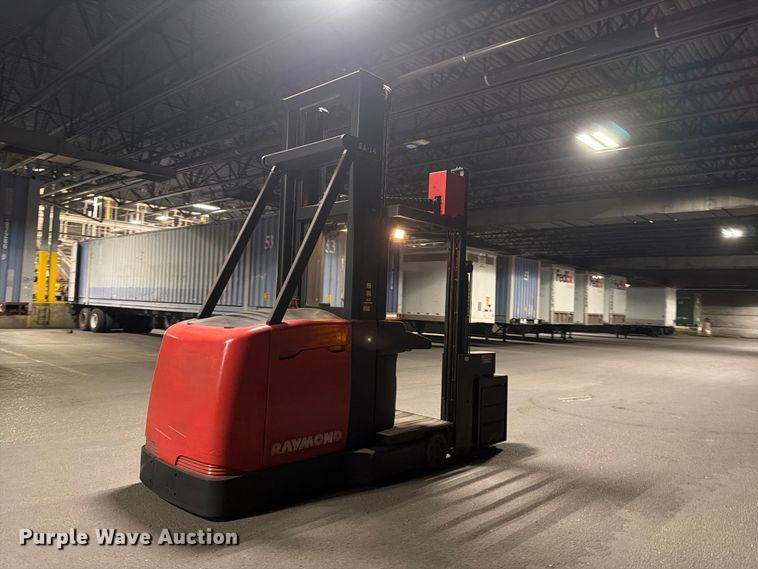 image for item NF9620 2004 Raymond SA-CSR30T swing carriage forklift
