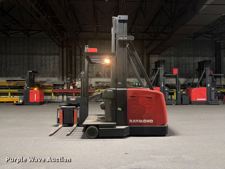 image for item NF9620 2004 Raymond SA-CSR30T swing carriage forklift