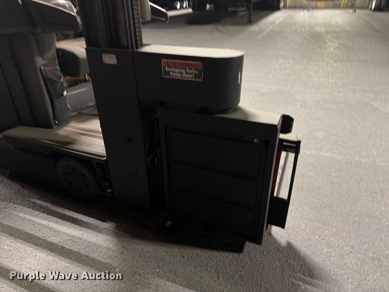 image for item NF9620 2004 Raymond SA-CSR30T swing carriage forklift