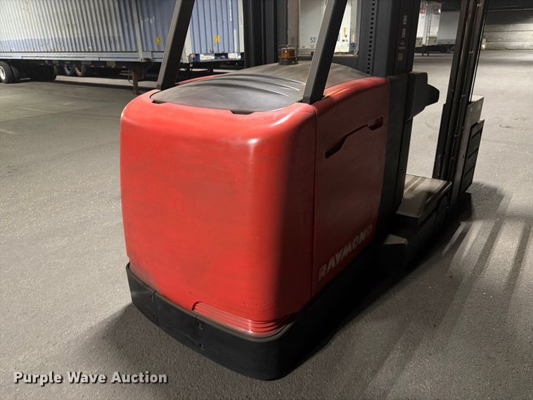 image for item NF9620 2004 Raymond SA-CSR30T swing carriage forklift