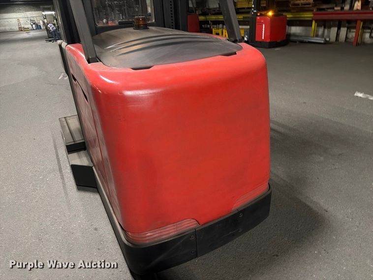 image for item NF9620 2004 Raymond SA-CSR30T swing carriage forklift