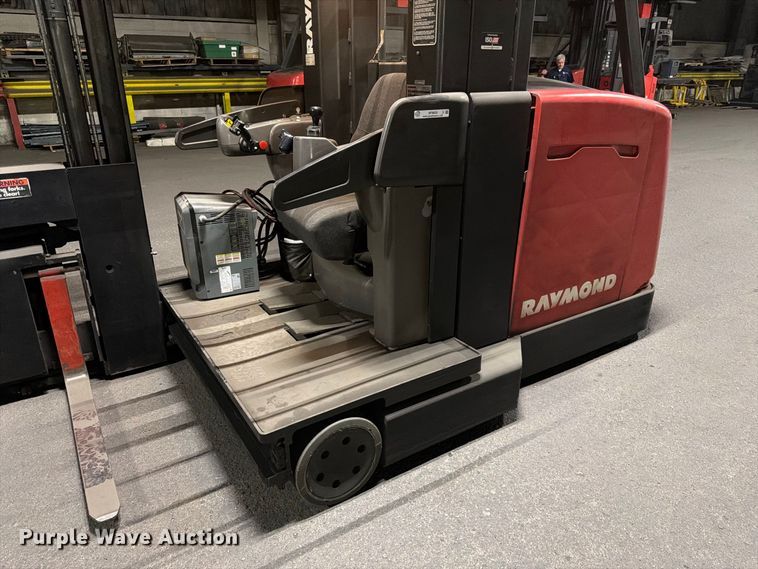 image for item NF9620 2004 Raymond SA-CSR30T swing carriage forklift