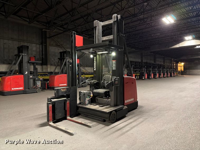2009 Raymond 960-CSR30T swing carriage forklift