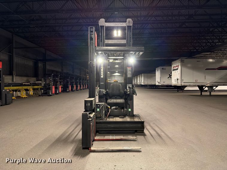 image for item NF9621 2009 Raymond 960-CSR30T swing carriage forklift