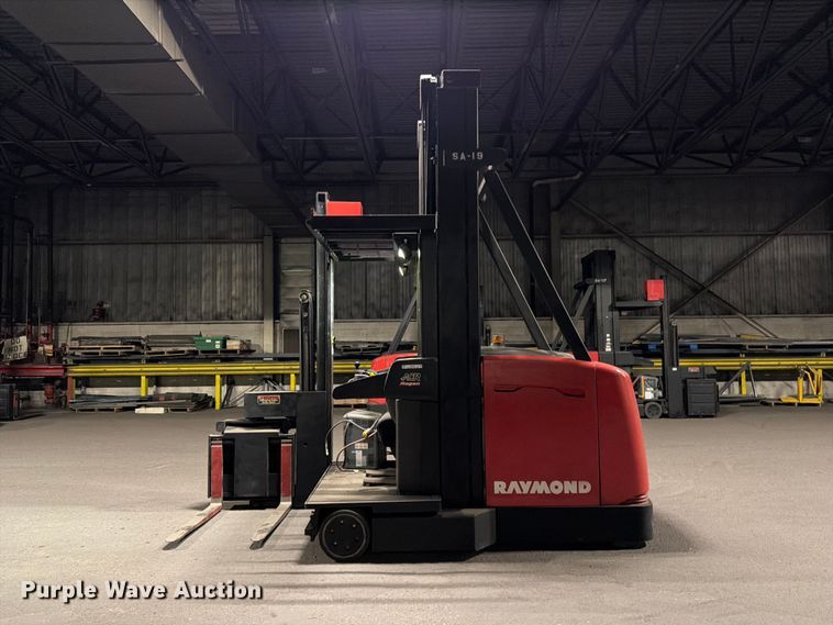 image for item NF9621 2009 Raymond 960-CSR30T swing carriage forklift