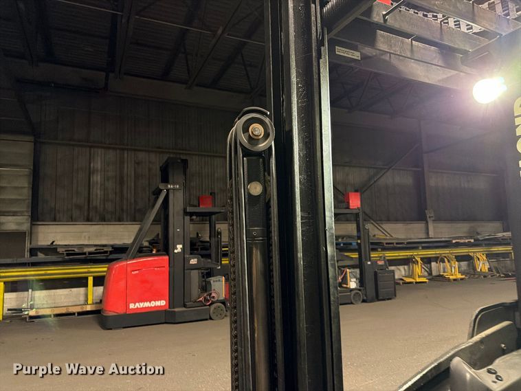 image for item NF9621 2009 Raymond 960-CSR30T swing carriage forklift