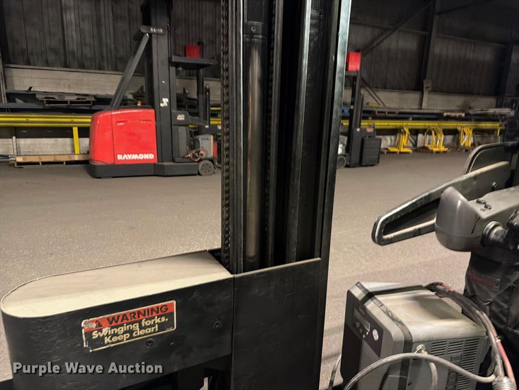 image for item NF9621 2009 Raymond 960-CSR30T swing carriage forklift