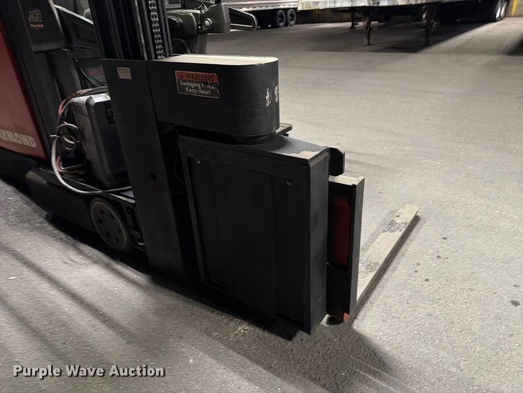 image for item NF9621 2009 Raymond 960-CSR30T swing carriage forklift