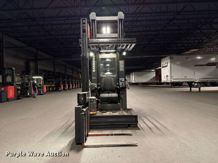image for item NF9622 2009 Raymond 960-CSR30 swing carriage forklift