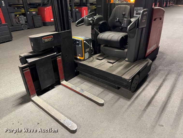 image for item NF9622 2009 Raymond 960-CSR30 swing carriage forklift