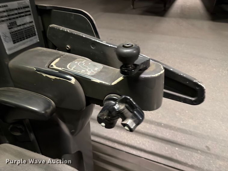 image for item NF9622 2009 Raymond 960-CSR30 swing carriage forklift