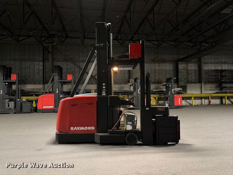 image for item NF9623 2005 Raymond SA-CSR30T swing carriage forklift