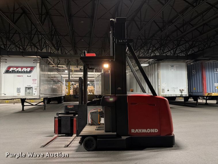 image for item NF9623 2005 Raymond SA-CSR30T swing carriage forklift