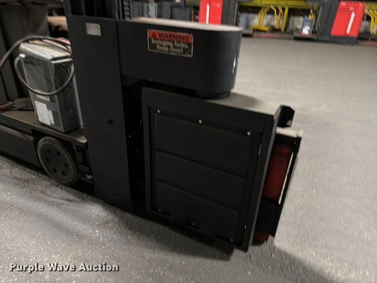 image for item NF9623 2005 Raymond SA-CSR30T swing carriage forklift