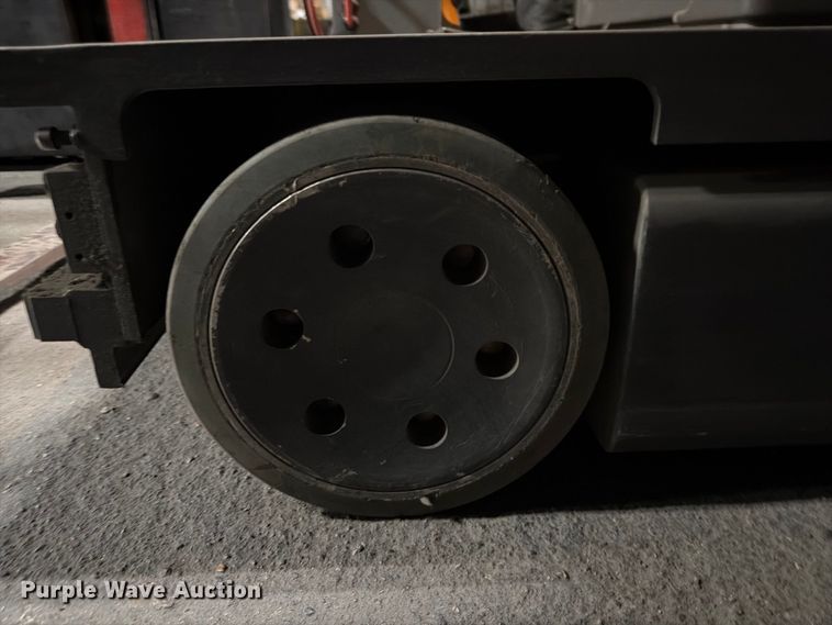 image for item NF9623 2005 Raymond SA-CSR30T swing carriage forklift