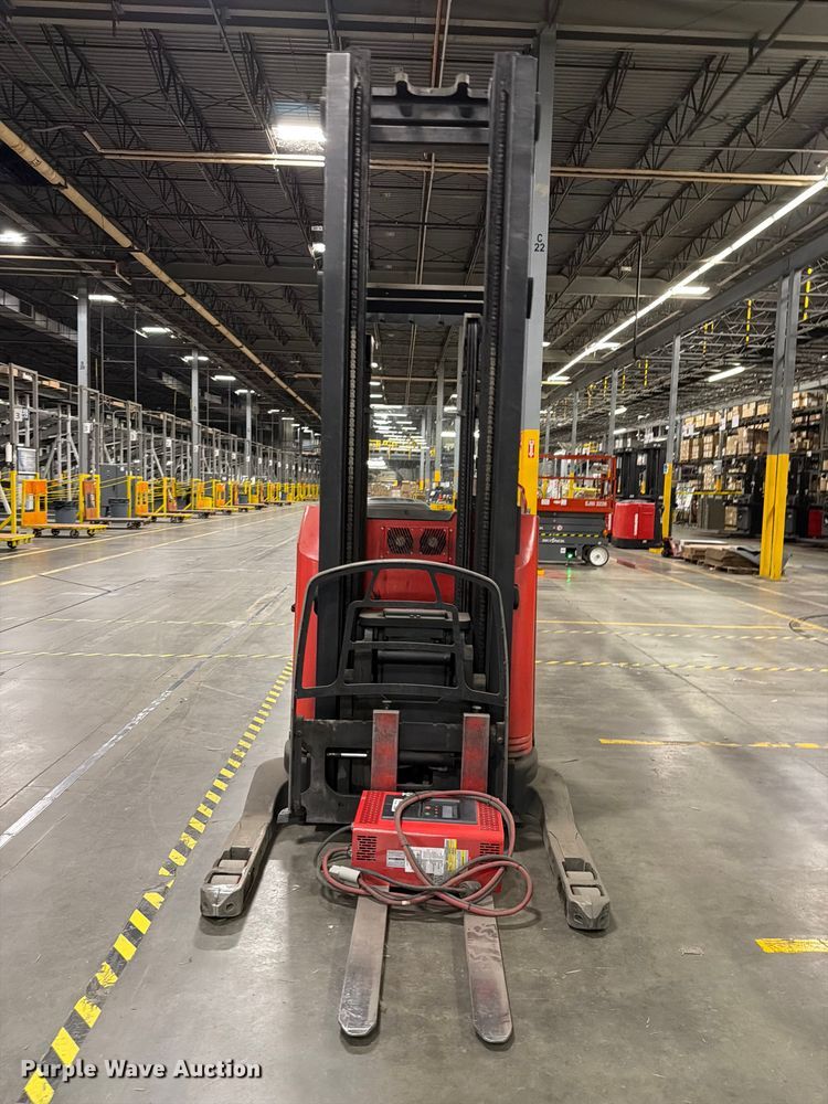image for item NF9637 2006 Raymond 740R45TT reach truck
