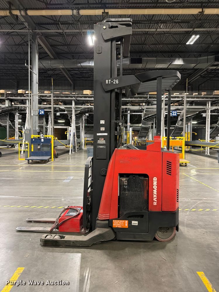 image for item NF9637 2006 Raymond 740R45TT reach truck
