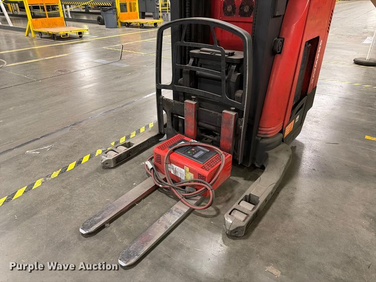 image for item NF9637 2006 Raymond 740R45TT reach truck