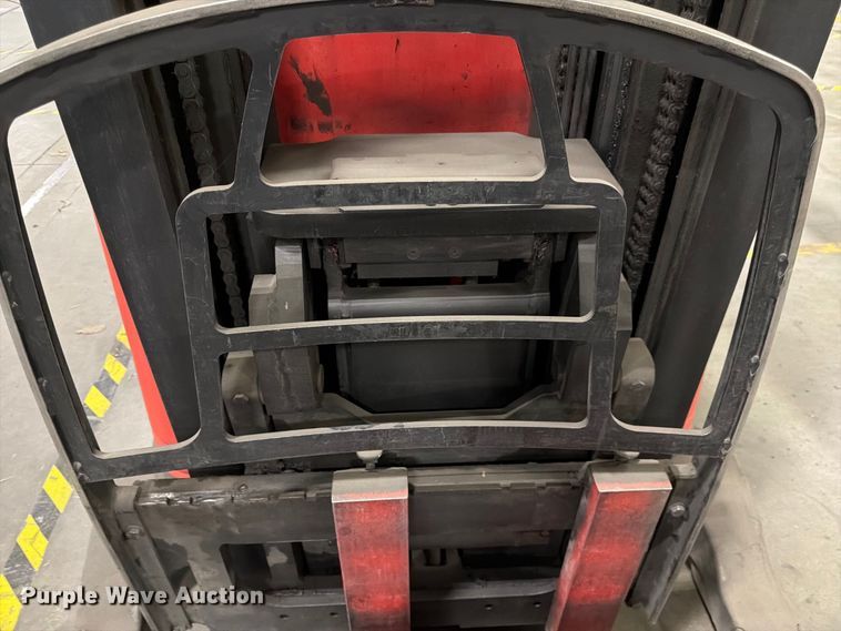 image for item NF9637 2006 Raymond 740R45TT reach truck