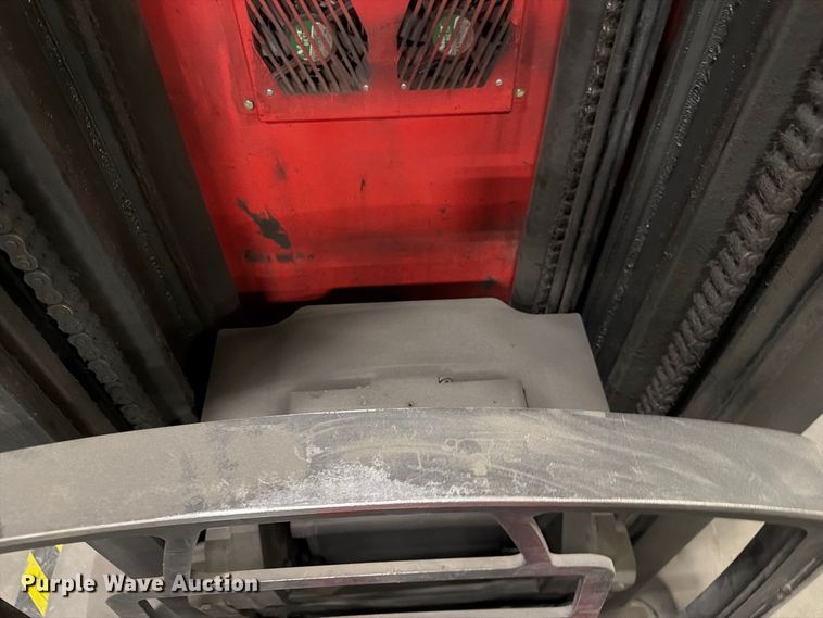 image for item NF9637 2006 Raymond 740R45TT reach truck