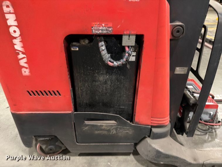 image for item NF9637 2006 Raymond 740R45TT reach truck