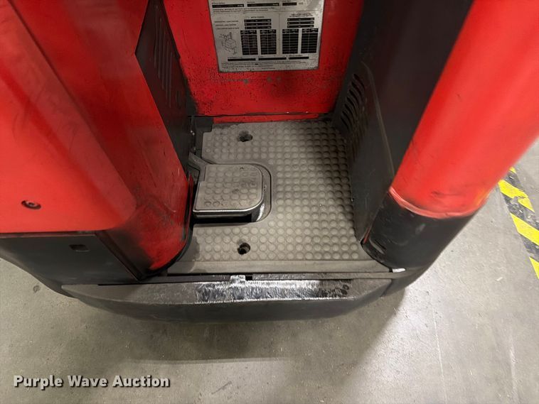 image for item NF9637 2006 Raymond 740R45TT reach truck