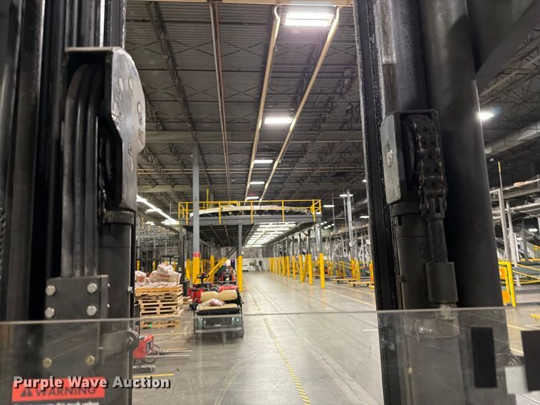 image for item NF9637 2006 Raymond 740R45TT reach truck