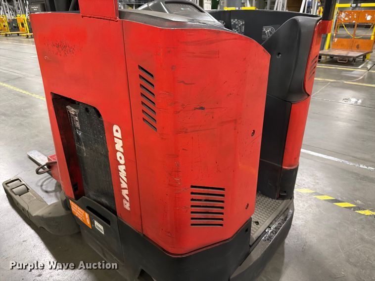 image for item NF9637 2006 Raymond 740R45TT reach truck