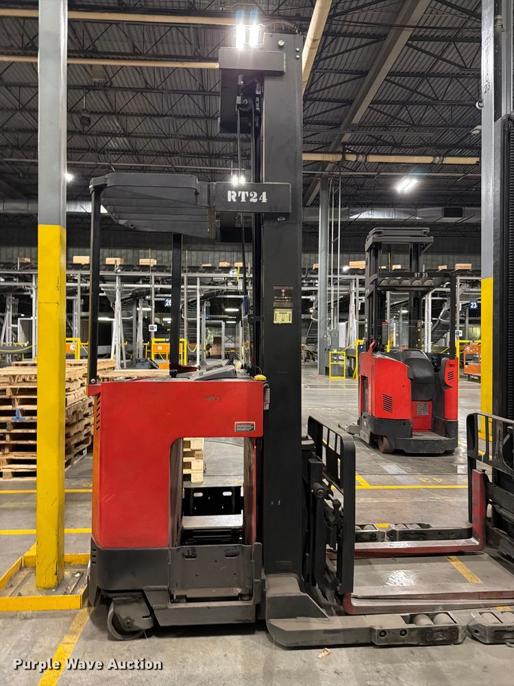 image for item NF9639 1997 Raymond EASI reach truck