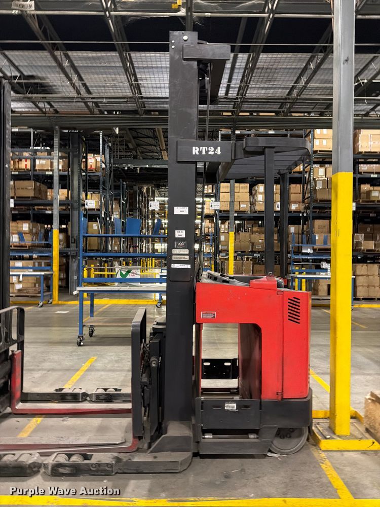 image for item NF9639 1997 Raymond EASI reach truck