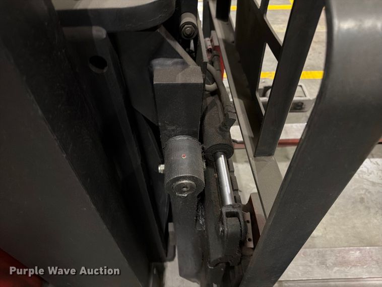image for item NF9639 1997 Raymond EASI reach truck