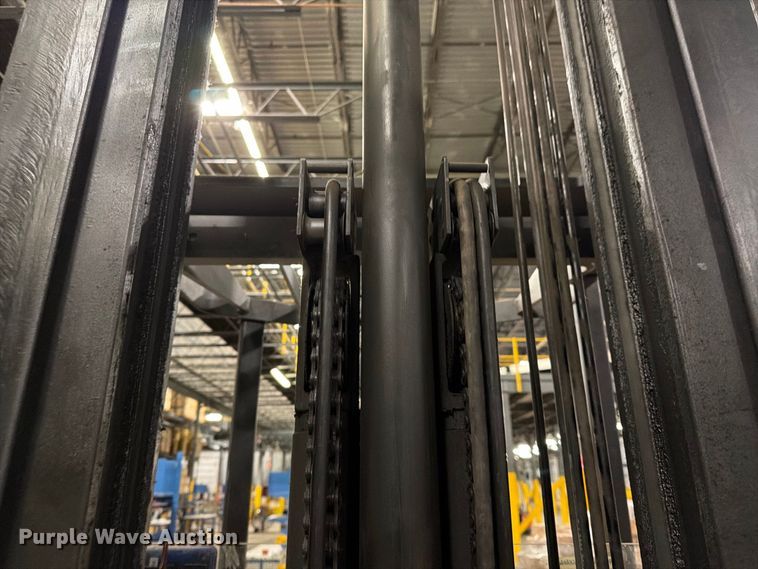 image for item NF9639 1997 Raymond EASI reach truck