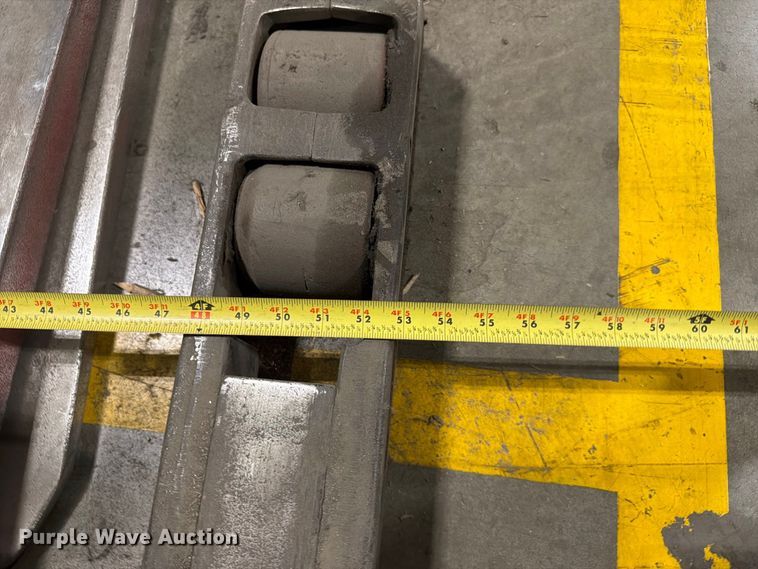 image for item NF9639 1997 Raymond EASI reach truck