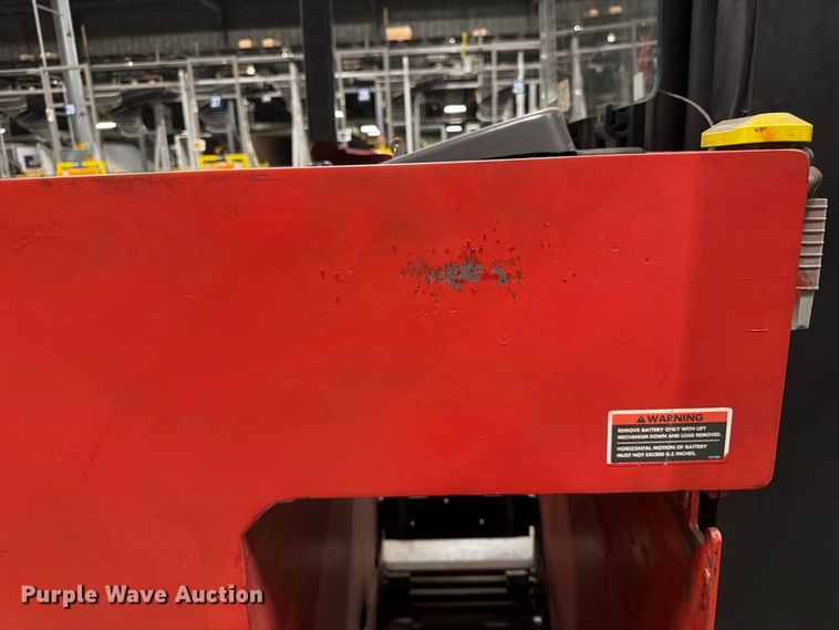 image for item NF9639 1997 Raymond EASI reach truck