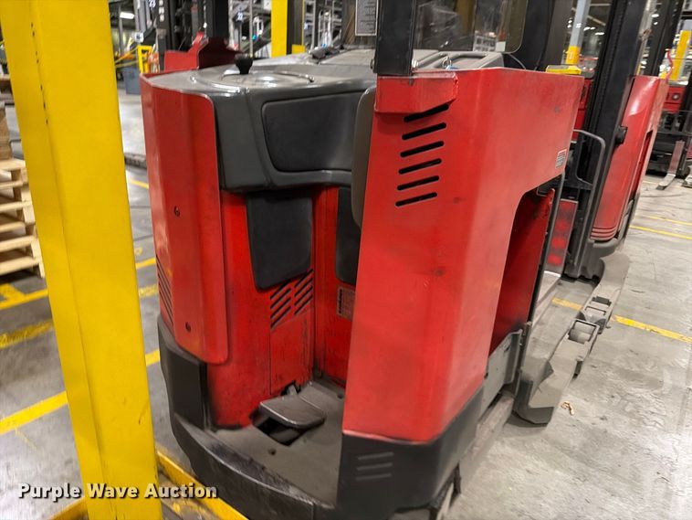 image for item NF9639 1997 Raymond EASI reach truck