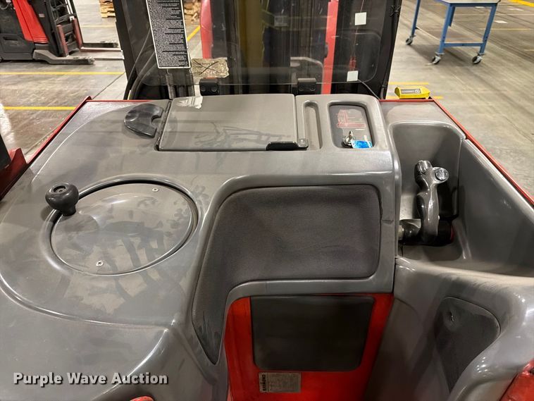image for item NF9639 1997 Raymond EASI reach truck
