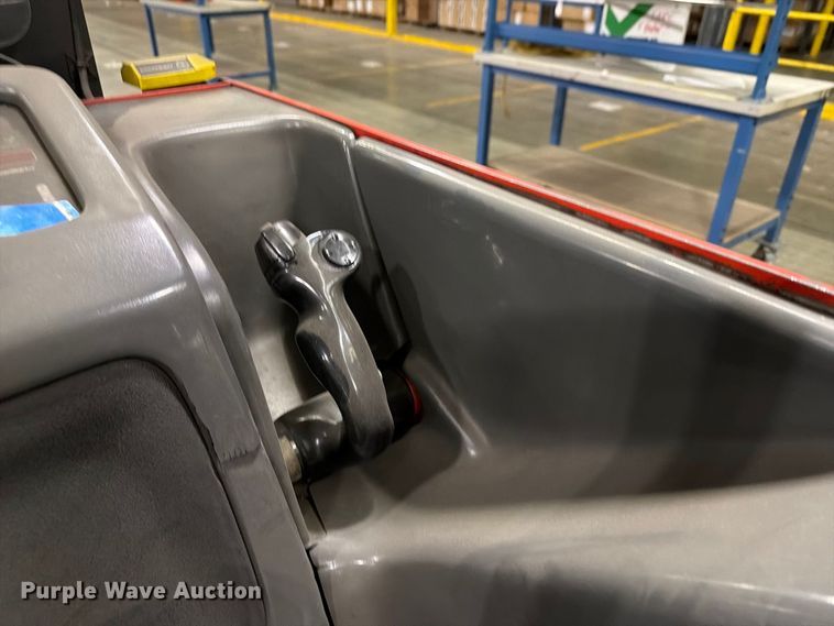 image for item NF9639 1997 Raymond EASI reach truck