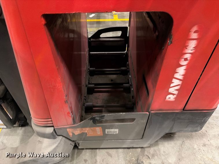 image for item NF9640 2006 Raymond 740 R45TT reach truck