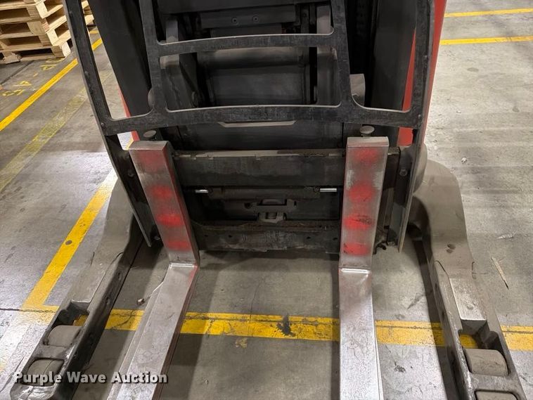 image for item NF9640 2006 Raymond 740 R45TT reach truck