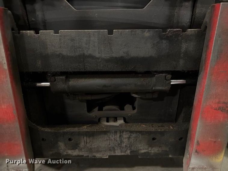 image for item NF9640 2006 Raymond 740 R45TT reach truck