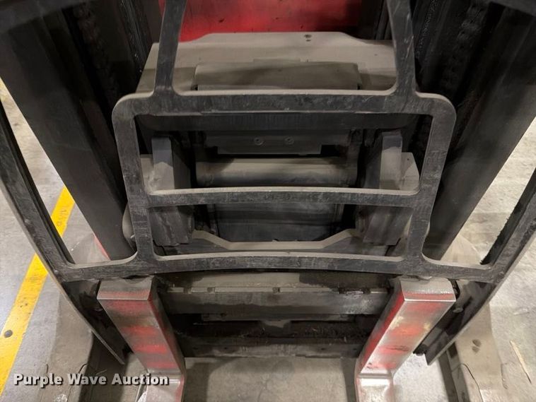 image for item NF9640 2006 Raymond 740 R45TT reach truck