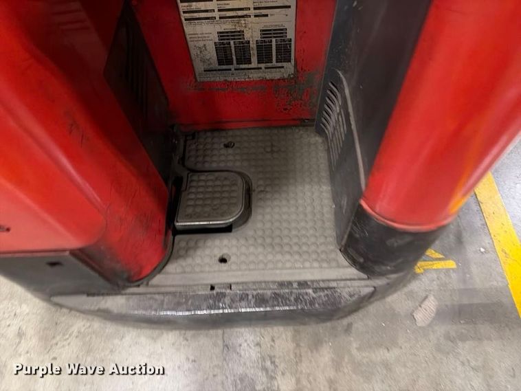 image for item NF9640 2006 Raymond 740 R45TT reach truck
