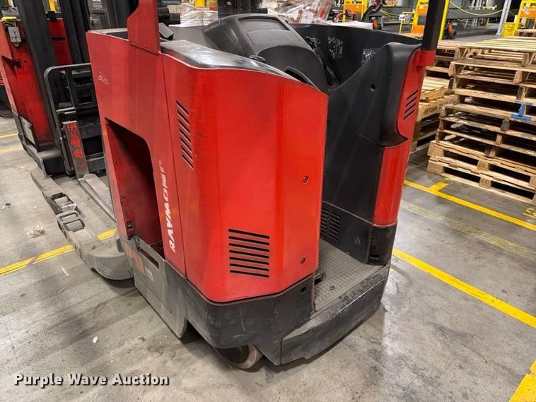 image for item NF9640 2006 Raymond 740 R45TT reach truck